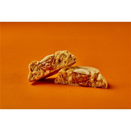 COOKIE WOODBYS LANE WHITE CHOC MAC W SAL CARAMEL (12 X 140GM) # CF 5025 CHARLIES